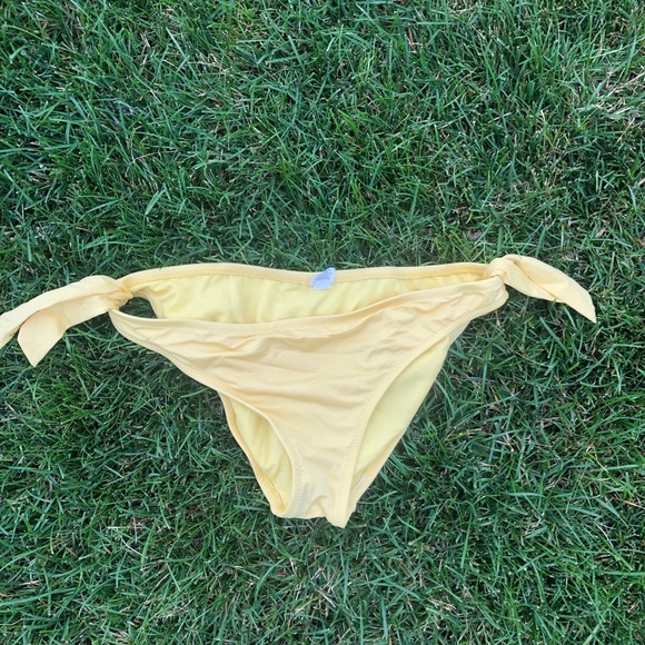 Mossimo yellow bikini 👙 bottoms - Picture 1 of 3